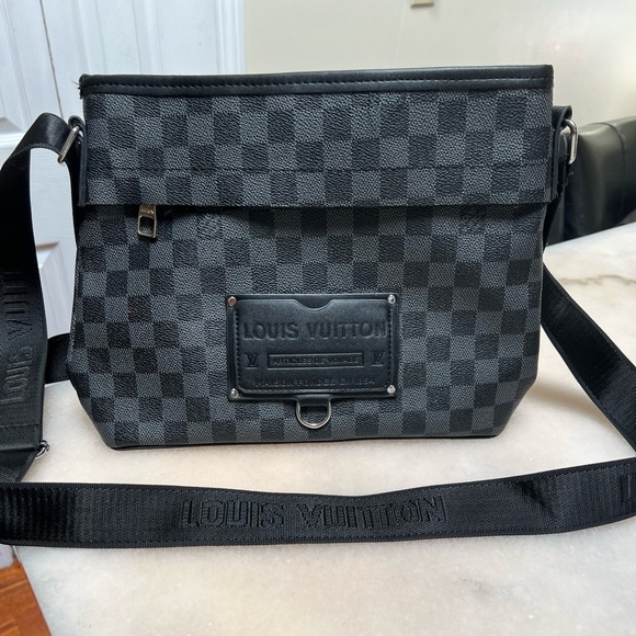 Crossbody - Picture 1 of 6